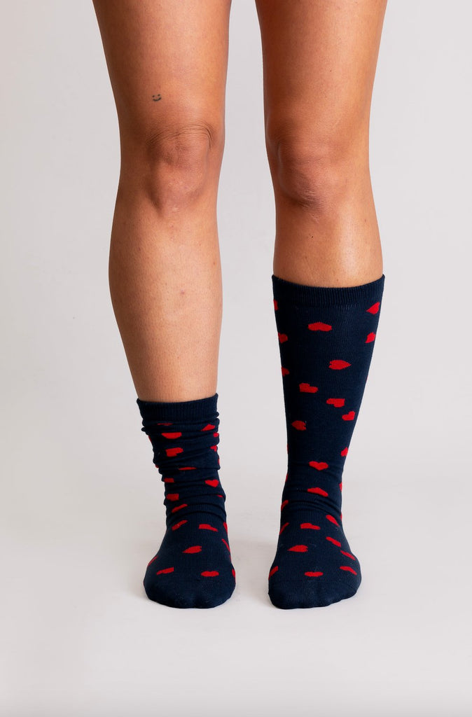 Chaussettes BIBI marines coeurs rouges - Léopoldine Chateau