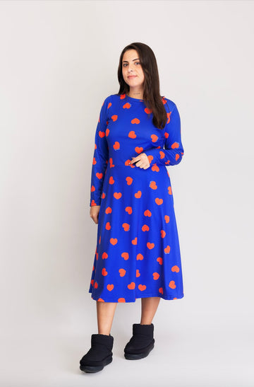 Robe manches longues AGATHE bleu coeurs rouges - Léopoldine Chateau