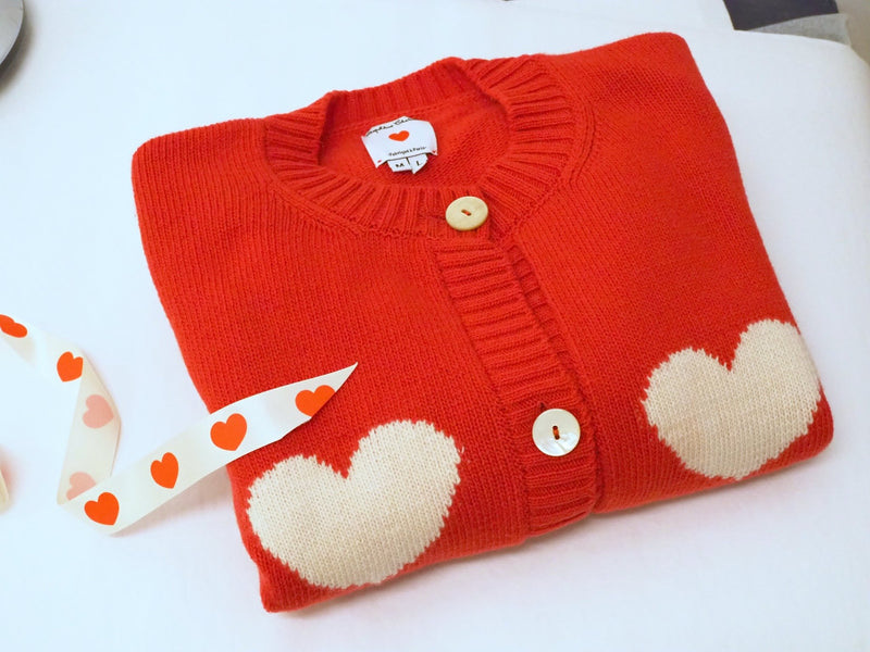 Cardigan CHARLOTTE rouge jacquard coeurs blancs