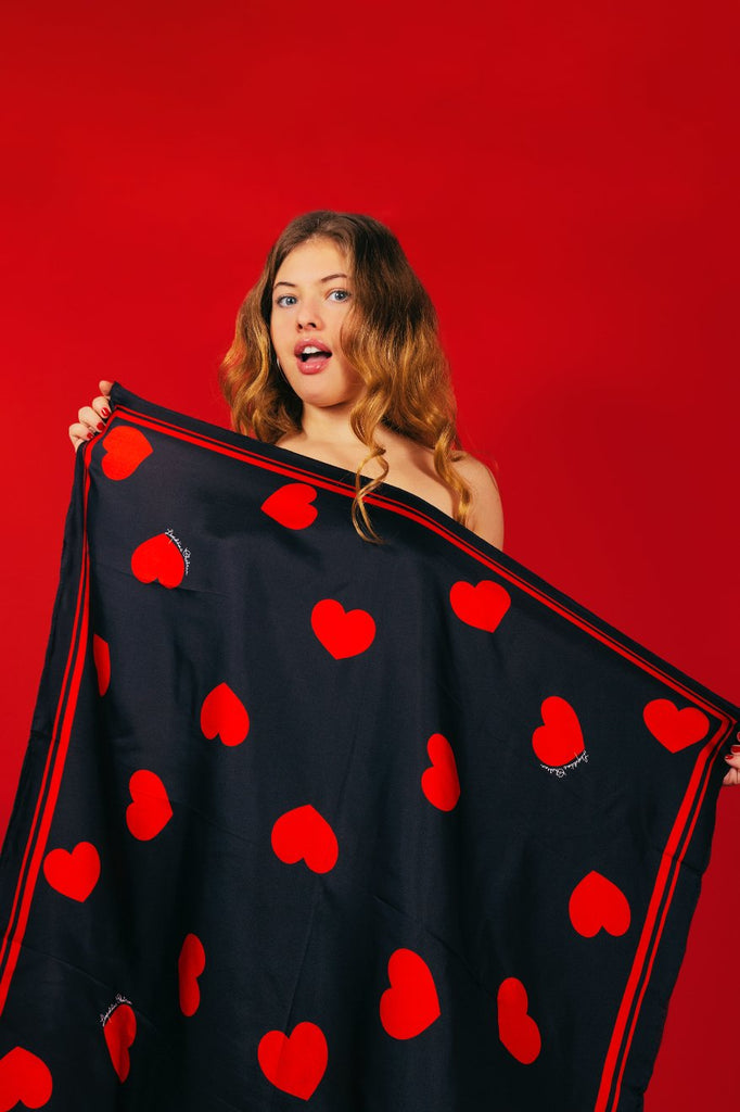 Foulard NORMA noir coeurs rouges - Léopoldine Chateau