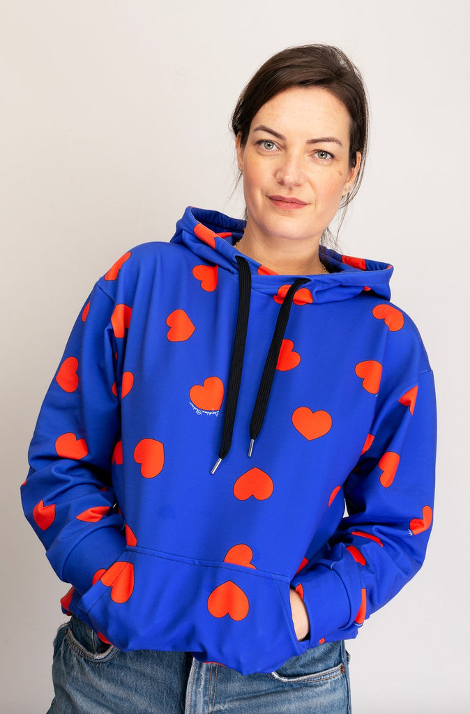 Hoodie VENISE bleu coeurs rouges - Léopoldine Chateau
