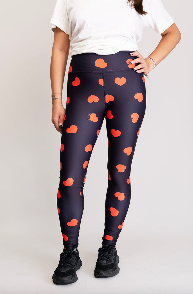 Leggings de sport LULU noir coeurs rouges - Léopoldine Chateau