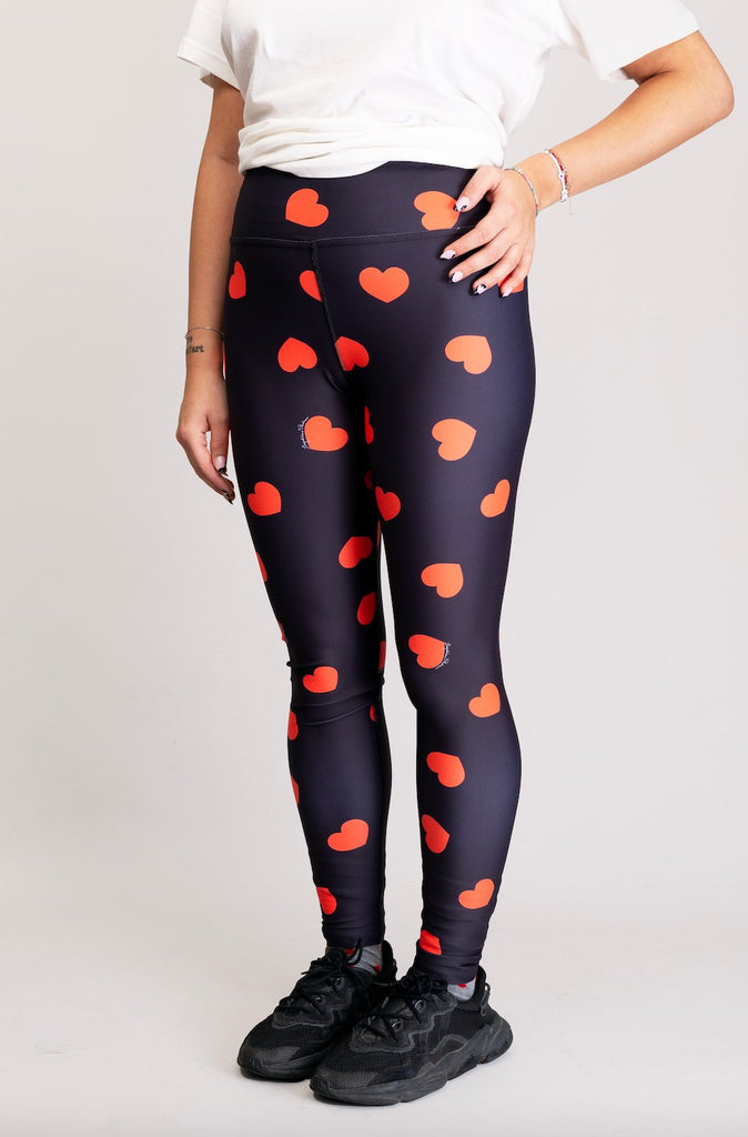 Leggings de sport LULU noir coeurs rouges - Léopoldine Chateau