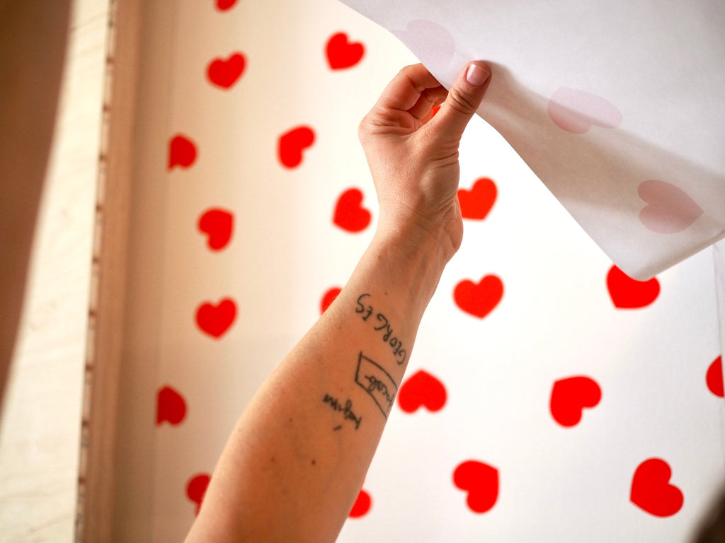 Papier peint intissé COEURS rouges - Léopoldine Chateau