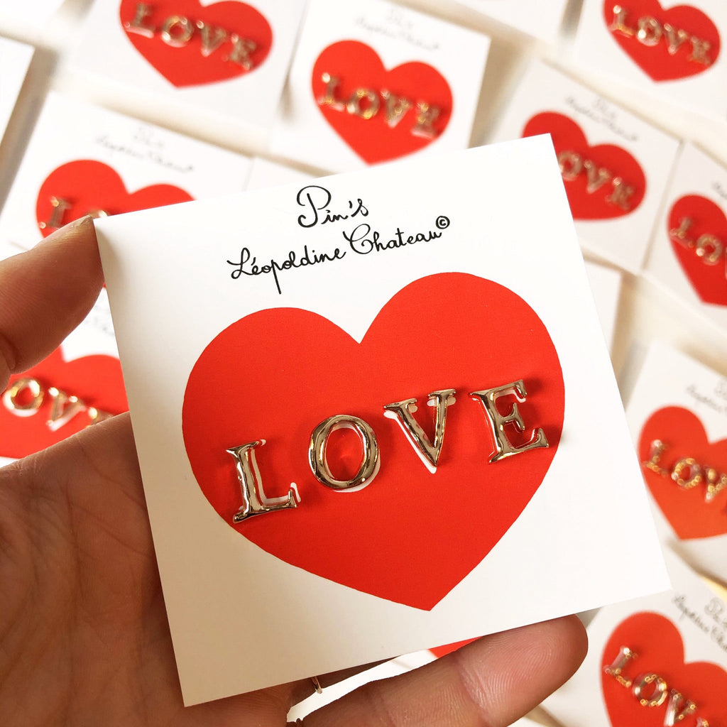 Pin's LETTRE - Léopoldine Chateau