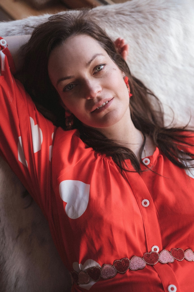 Robe CARMEN rouge coeurs blancs - Léopoldine Chateau