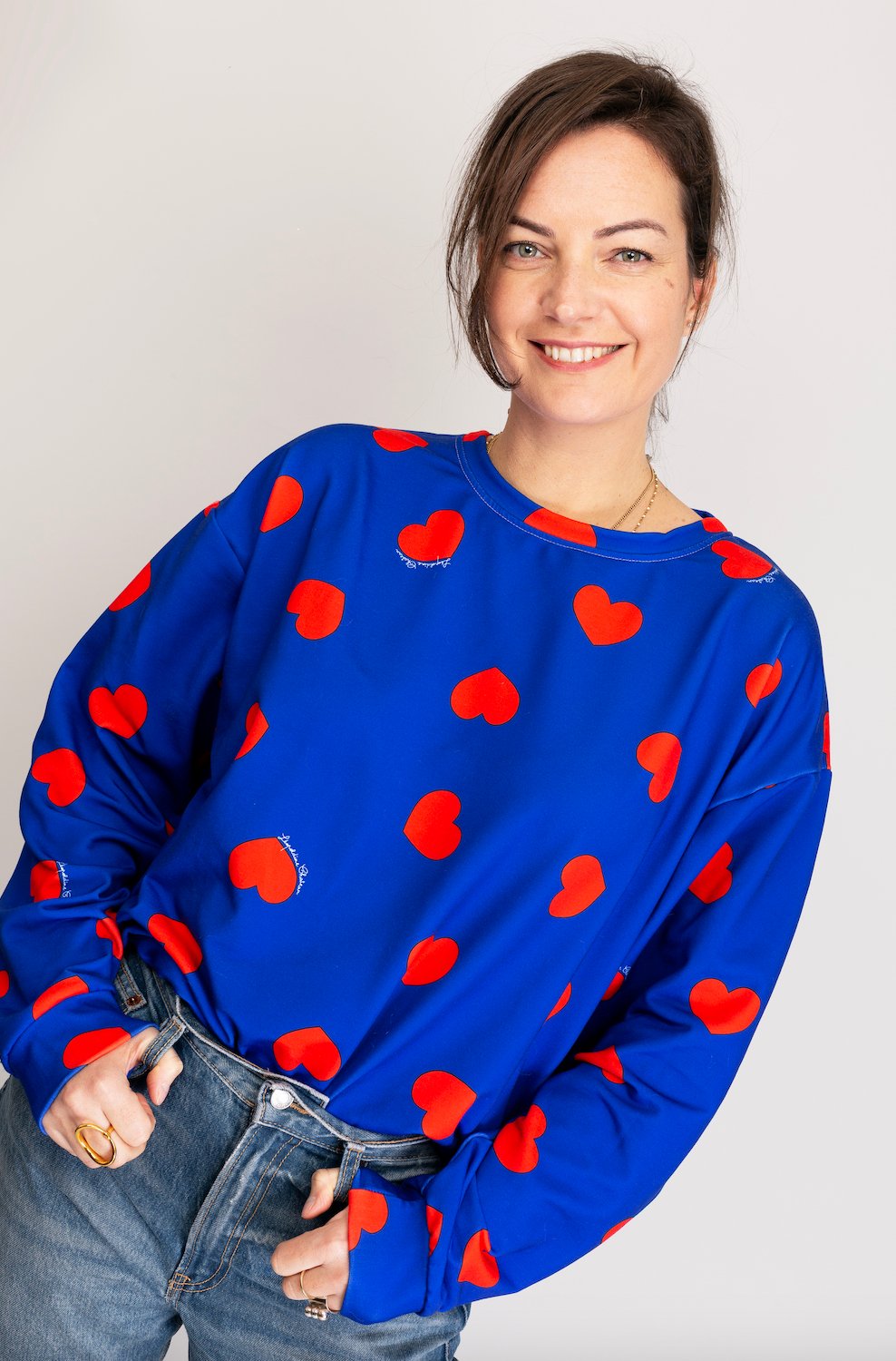 Sweat-Shirt MALOTRU bleu coeurs rouges - Léopoldine Chateau