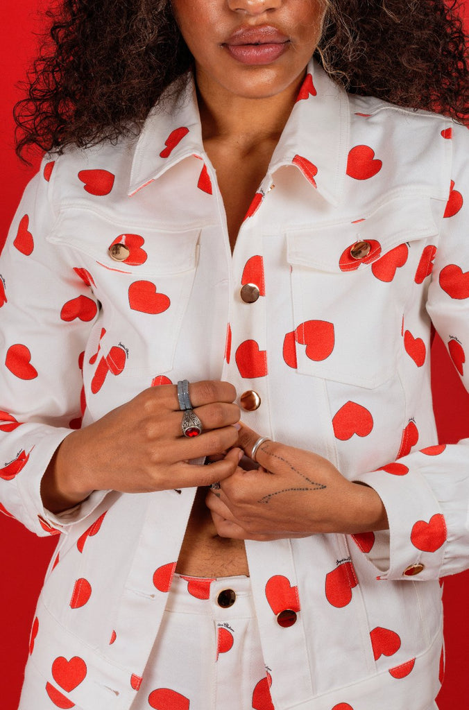 Veste ELLA en jean coeurs rouges - Léopoldine Chateau